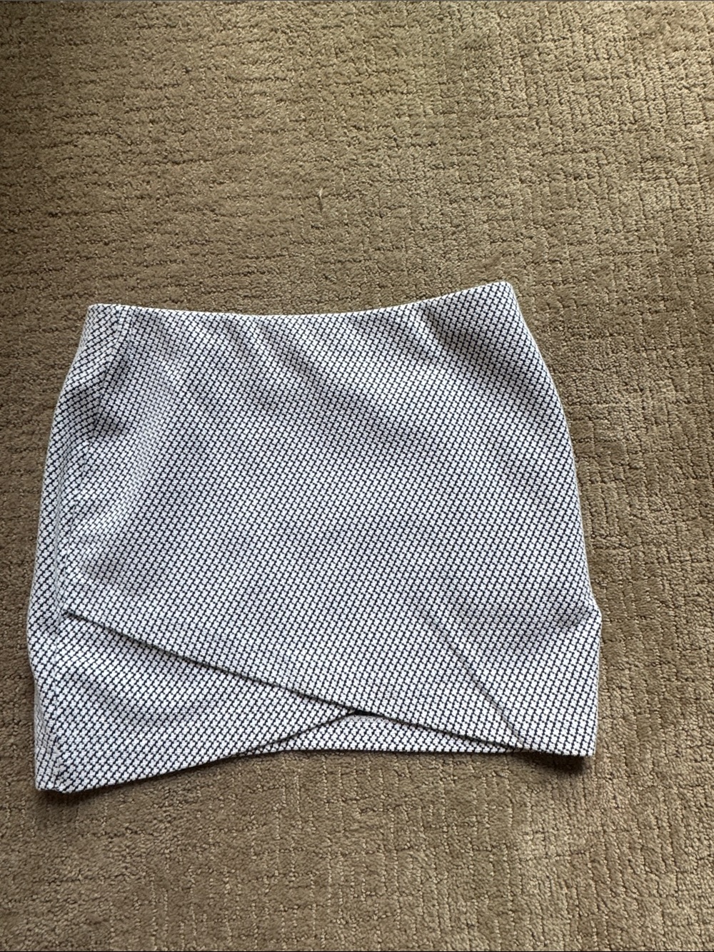 H&M White Mini Skirt with Black Geo Pattern